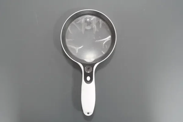 Large Magnifying Glass with LED Light (1)